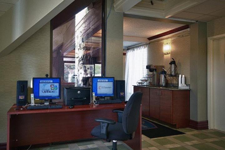 Howard Johnson By Wyndham Clifton Nj Eksteriør billede